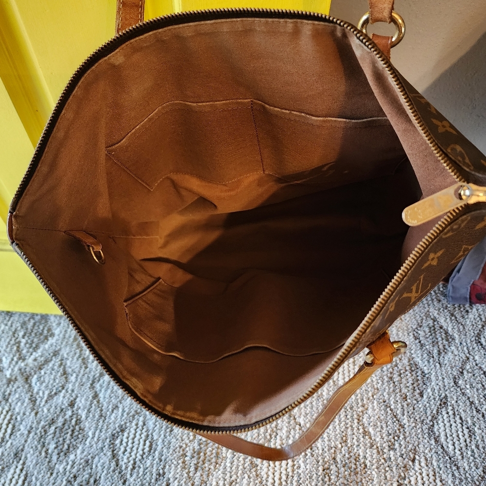 Louis Vuitton Brown Monogram Shoulder Bag - Picture 2 of 9